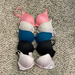 Set of 5 Victoria’s Secret bras. 32B